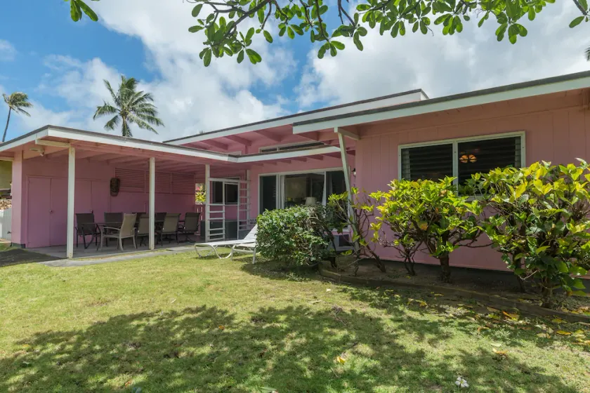 Kailua Beach \"The Pink House\"  100 Yards from Ocean - Image 1