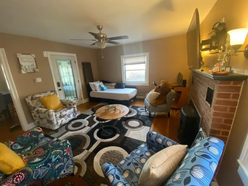 Cozy ResidentialHome 5mins from stores and Hospital. - Image 1
