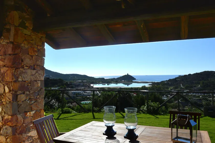 SPEKTAKULÆR VILLA PÅ HAVET I CHIA - Image 1