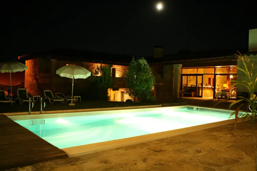 Lussuosa villa integrata con piscina all'aperto - Image 1