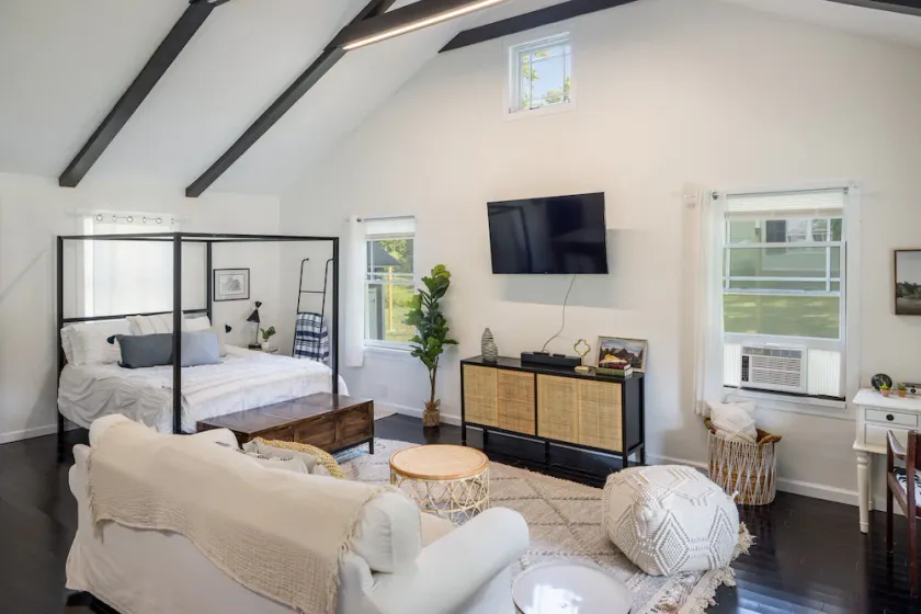 Newly Remodeled Cottage + Fire Pit  - Image 1