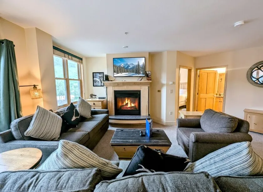Modern condo located in the heart of River Run Village - Image 1