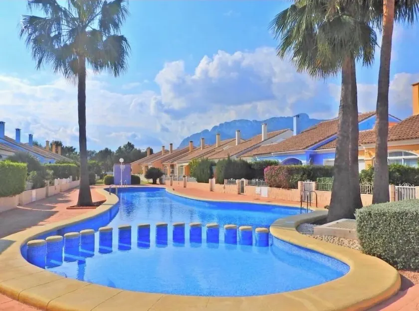 Bellissimo appartamento fronte mare con vista sulla piscina e sulla montagna \"Segaria\" - Image 1