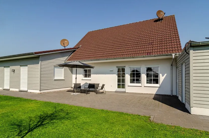 Casa vacanze 'Ferienhaus Wiesmoor' con terrazza privata, giardino privato e Wi-Fi - Image 1
