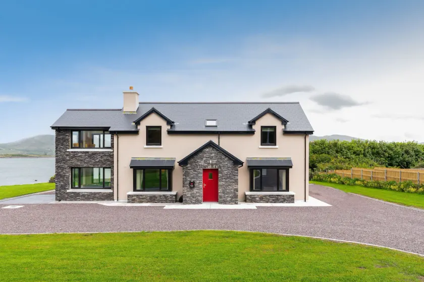 Luxury 4 bedroom holiday home overlooking the sea on Valentia Island - Image 1