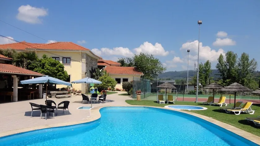 Meravigliosa casa padronale con 8 camere, 2 piscine e campo da tennis. - Image 1