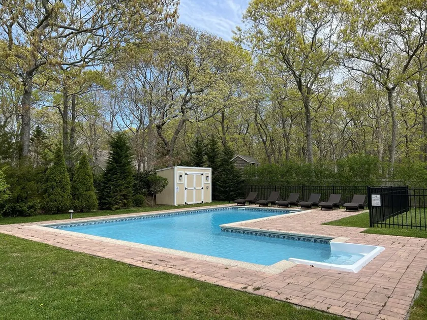 Cozy Hamptons get away, pool, minutes from beaches, shops, restaurants and more! - Image 1