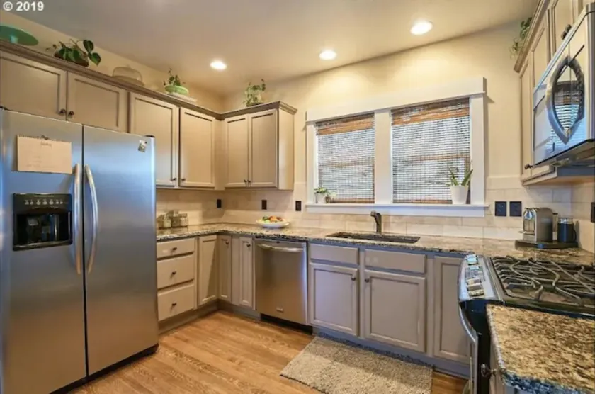 Beautiful Bungalow On 7th *No Cleaning Fee* - Image 1