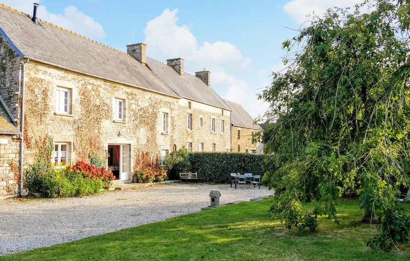 4 bedroom pet friendly home in Portbail - Image 1