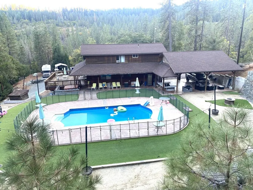 Private Mountain Getaway with pool yet 4 miles to downtown Weaverville - Image 1