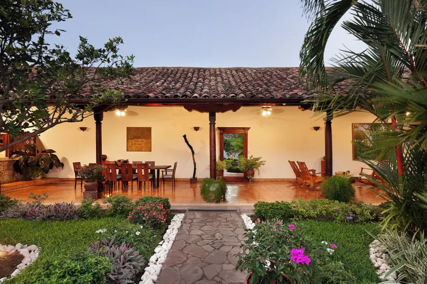Villa Adela- Casa colonial Granada Nicaragua - Image 1