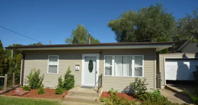 Cheerful 2-bedroom Quite Cottage near Hospitals! - Image 1