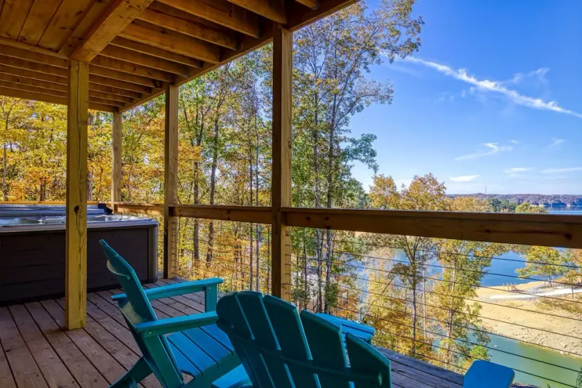 Smoky Lake Retreat 3 Bedroom Cabin by RedAwning - Image 1