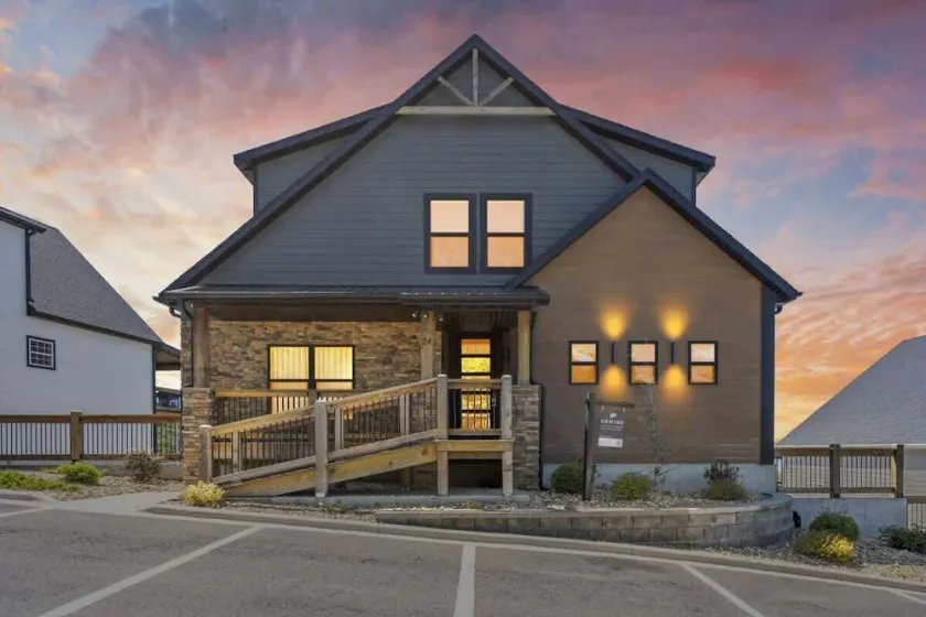 Westview - Indoor pool & lake views - Image 1