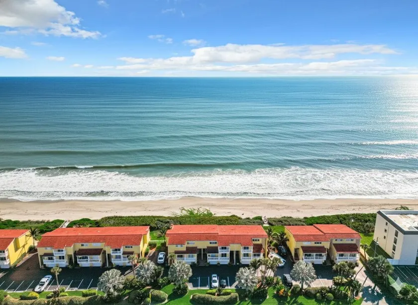 Peaceful Beachfront Bliss:  walk onto the sand! - Image 1