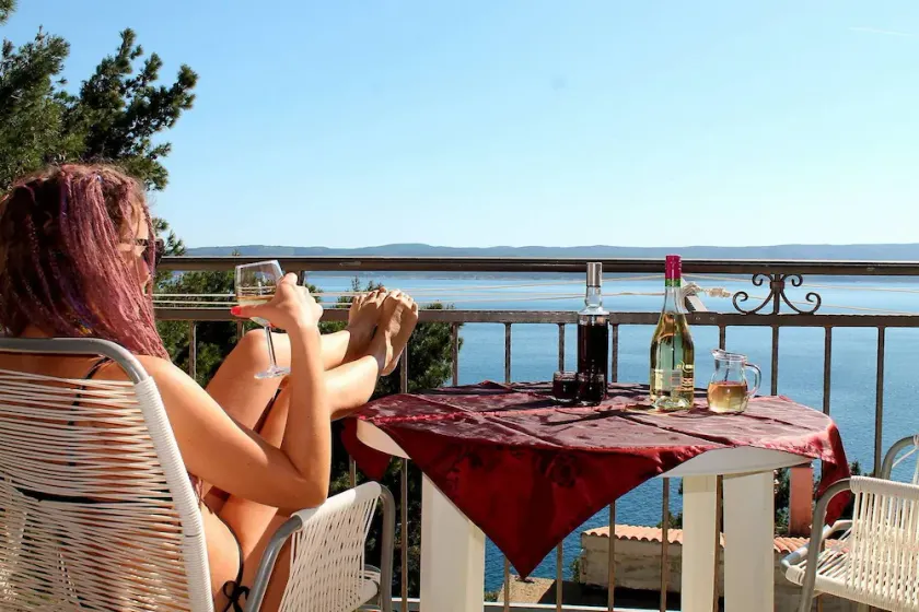Large house with a swimming pool in Marusici - Image 1