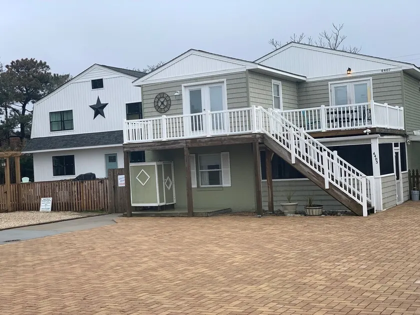 Family friendly Beach house 400 Yards to Beach!  Sleeps10 - Image 1