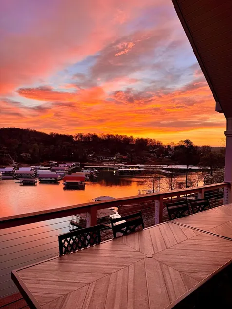 Lake Front ★ No Wake w/ Dock ★ Gameroom ★ Carved FirePit ★ 2nd House Available - Image 1