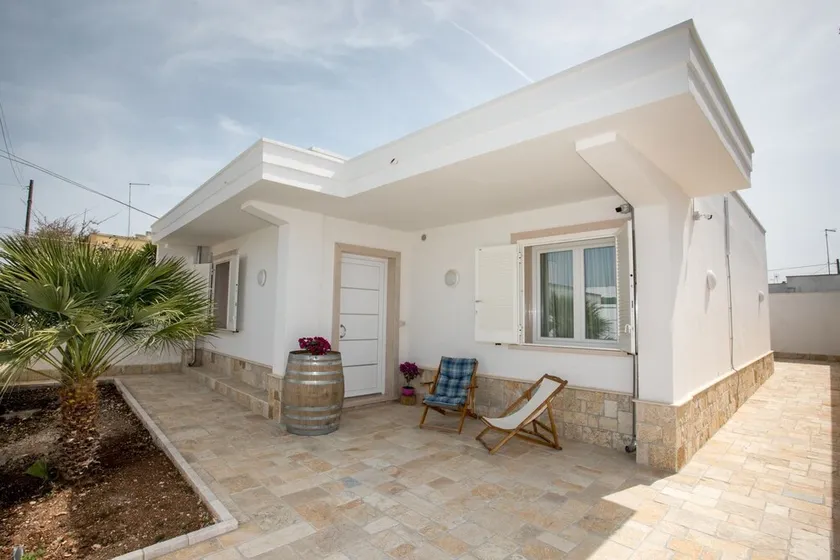 Villa Fenix, Torre Lapillo beach (TL82) - Image 1