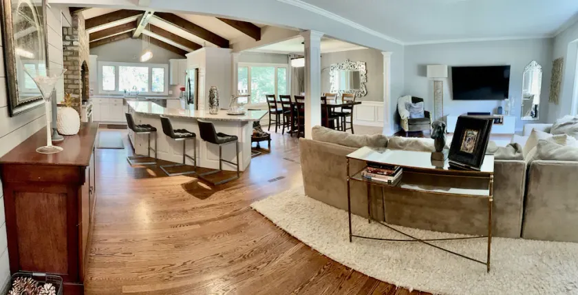 ULTRA LUX House Equipped with Large Chef’s Kitchen - Image 1
