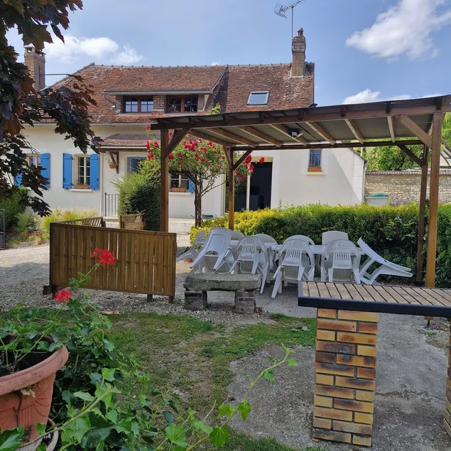 Recharge yourself in a small farm in the countryside with heated pool - Image 1