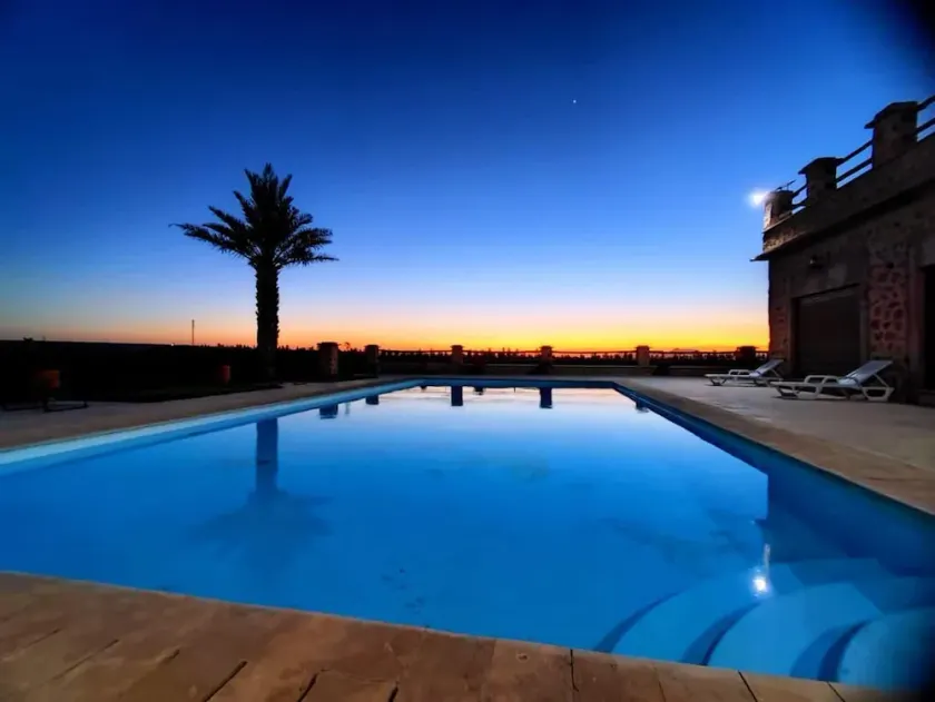 Villa di lusso con piscina privata non trascurata. - Image 1