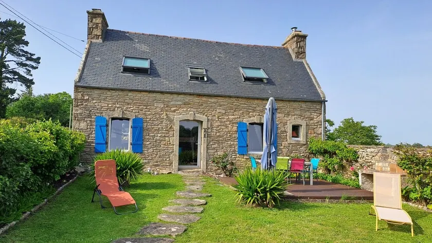 BRETONNE LONGERE BETWEEN SEA AND COUNTRYSIDE - Image 1