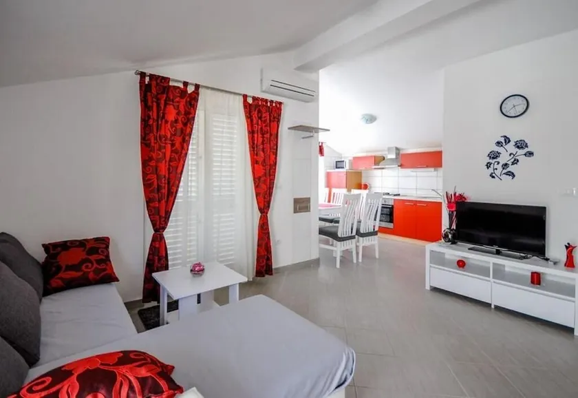 House Boze - Image 1