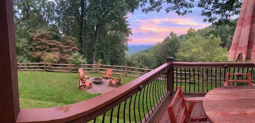 Secluded & Romantic, Blowing Rock, Views, Hot tub - The Red Rover - Image 1