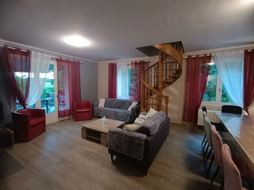 Spacious Retreat with Tennis Court, Games Room, and Modern Amenities in a 20,000 m² Enclosed Woods - Image 1