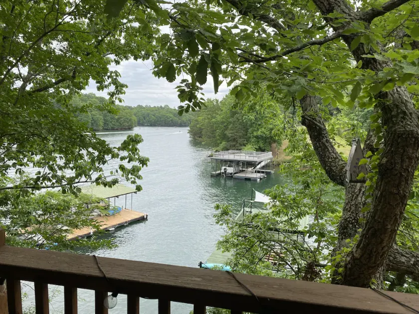 Cozy Cottage on the Lake - Image 1