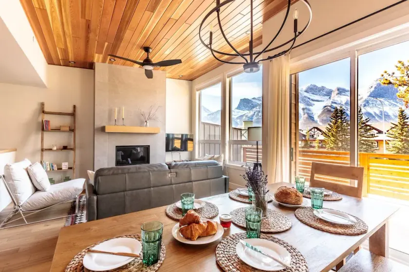 El Refugio - Private Townhouse with Amazing Views - Image 1