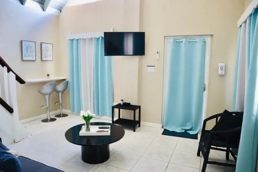 ARA OASIS - loft condo, 5 mins walk to beach - Image 1