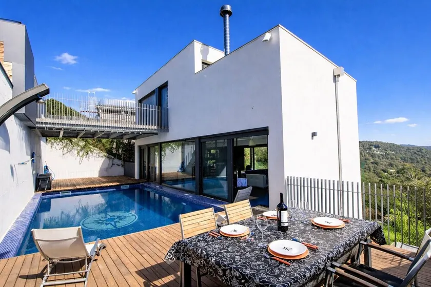 Catalunya Casas Modern Hilltop Haven with private pool 7km to beach - Image 1