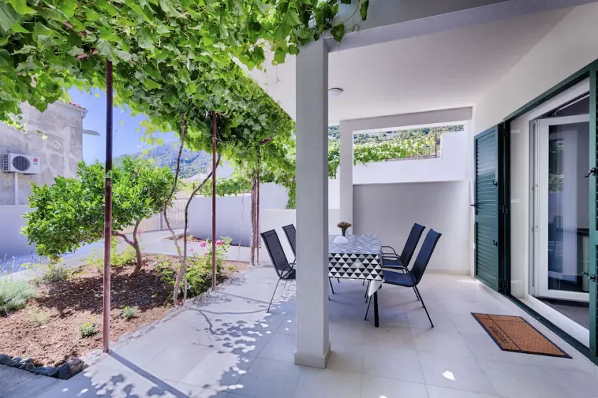 Apartments by the sea Komiza, Vis - 1151 - Image 1