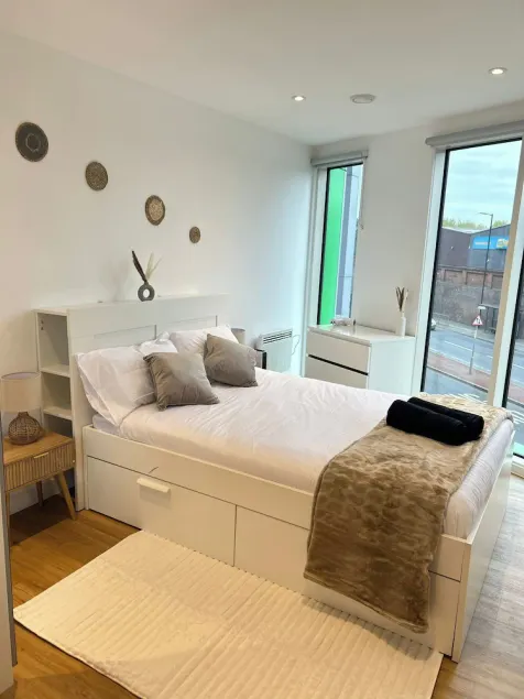 City Apartment-Gym-Terrace-Games Room-Free Parking - Image 1