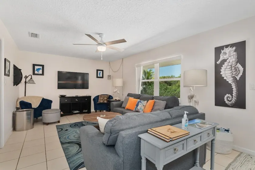 Tranquility Seahorse Suite - Oceanfront Paradise! - Image 1
