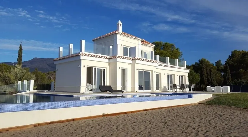Villa 'avec 2 piscines et bain à remous' avec jardin, 2 terrasses & Wi-Fi - Image 1