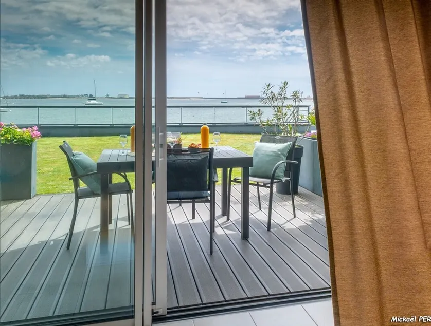 Port-Louis: 1-Bedroom Apartment with Terrace, Parking and Wifi - Image 1