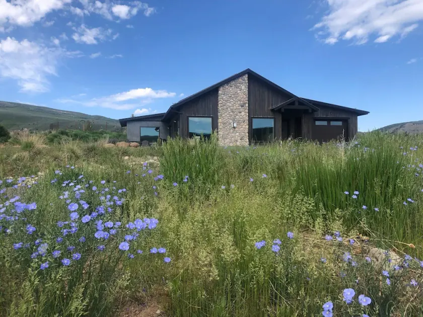Luxury Green Building Mountain Home - Image 1