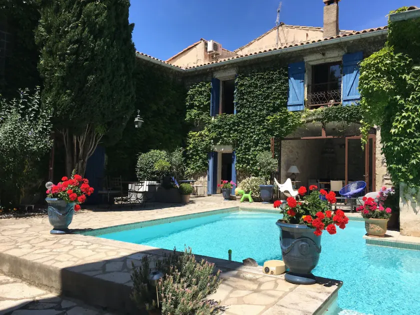 Apartment in charming villa with swimming pool. - Image 1