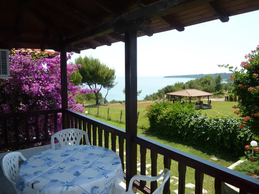 Villa Oasis. Apartment with balcony, sea & forest view, garden, private beach. - Image 1