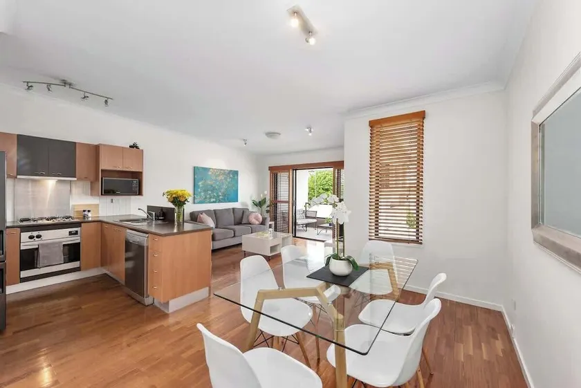 Hidden in New Farm ~ 1 Bed/1 Bath /1 Car/Views! - Image 1