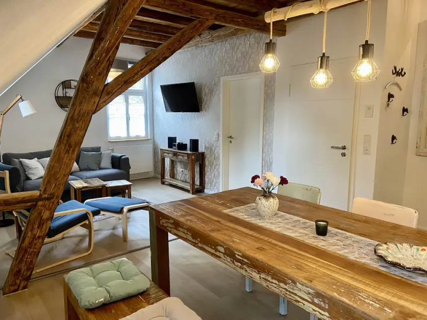 Topp Gedämmte Dachgeschosswohnung, Komfortabel u. Gemütlich - Image 1