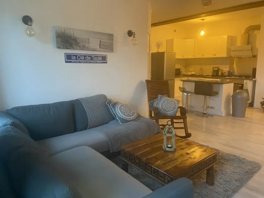 Fremragende sommerhus mellem land og hav - Image 1