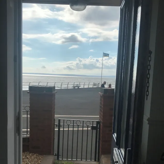 Luxury beachfront pet friendly 3 bed townhouse - Image 1