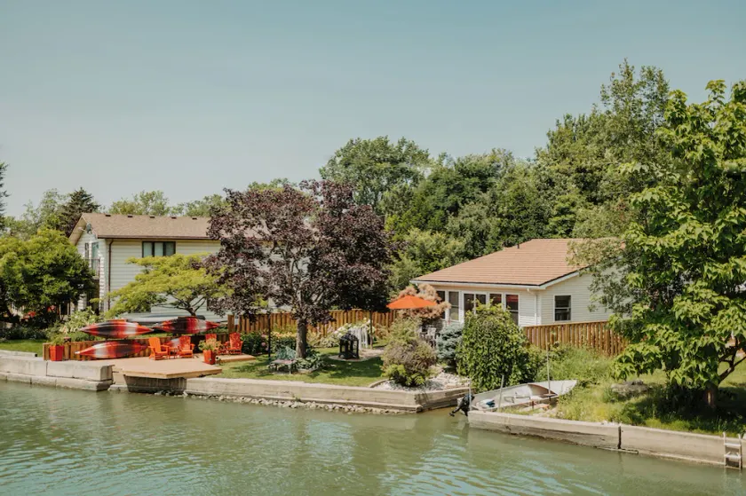 The Cedar House. Minutes from the lake, wineries and golf.  www.thecedarhouse.ca - Image 1