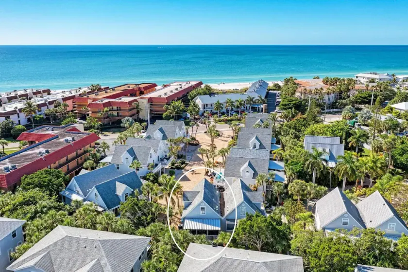 AMI Moana Villa 3-minute walk to the beach plus heated pool, grill, beach gear - Image 1