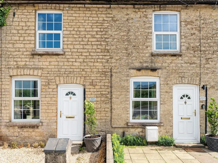Charming cottage near lovely Stamford with cosy open fire and a rural location. - Image 1