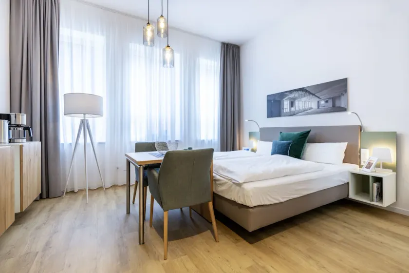Ultra-modern 1-room apartment for two people in an exceptional harbor location - Image 1